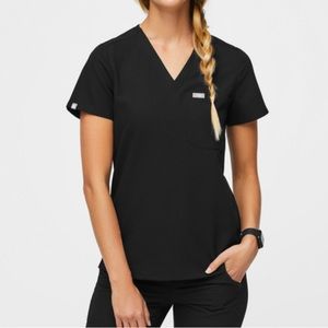 FIGS- Catarina One-pocket Scrub Top size extra small- black